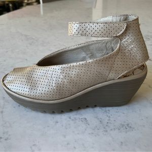 Fly London Yala Perf Silver Sandal